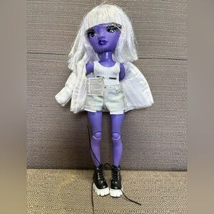 Rainbow High-Shadow High Doll Dia Mante